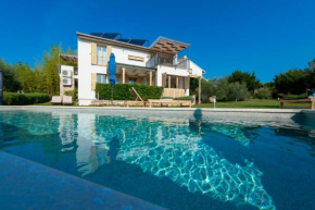 Apartments with a swimming pool Banjole, Pula - 23637